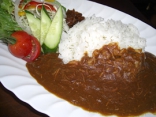 自家製カレーライスは特にカレー粉から作る本格的な味で人気の一品です。