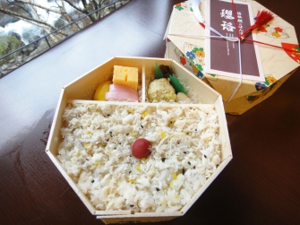 「鯛ごはん弁当」テイクアウト専用の弁当です。