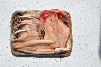 お土産に人気の干物セッｙト　1080円